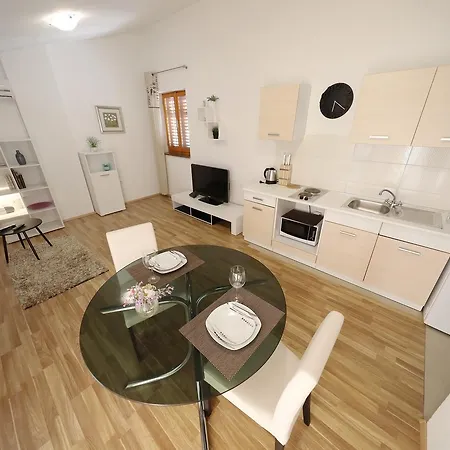 Apartment Mareta *