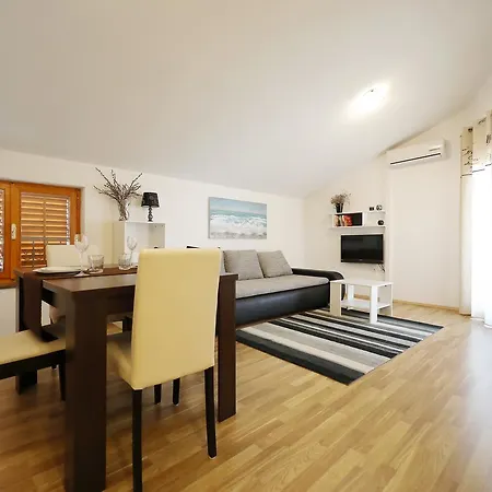 Apartament Mareta *