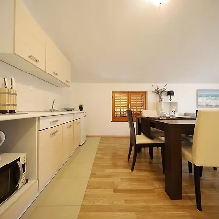 Апартаменти Mareta *